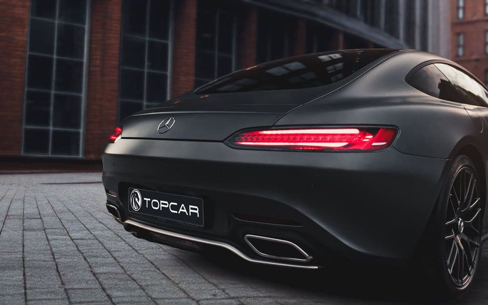 Выхлопная система Mercedes AMG GTS крупным планом
