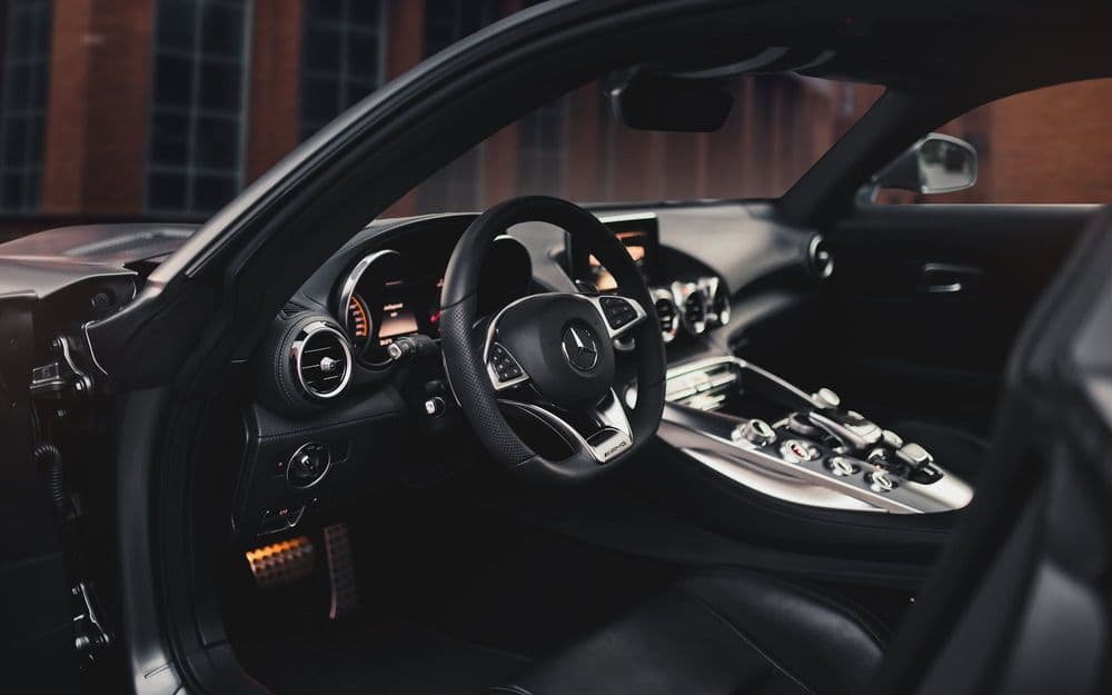 Интерьер Mercedes AMG GTS салон спортивного купе