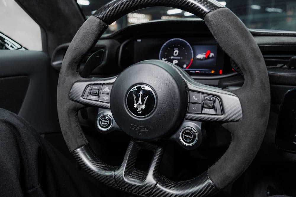 Руль и приборная панель Maserati MC20