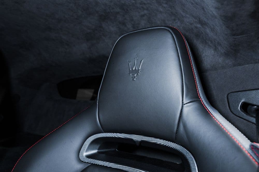 Спортивные сиденья Maserati MC20