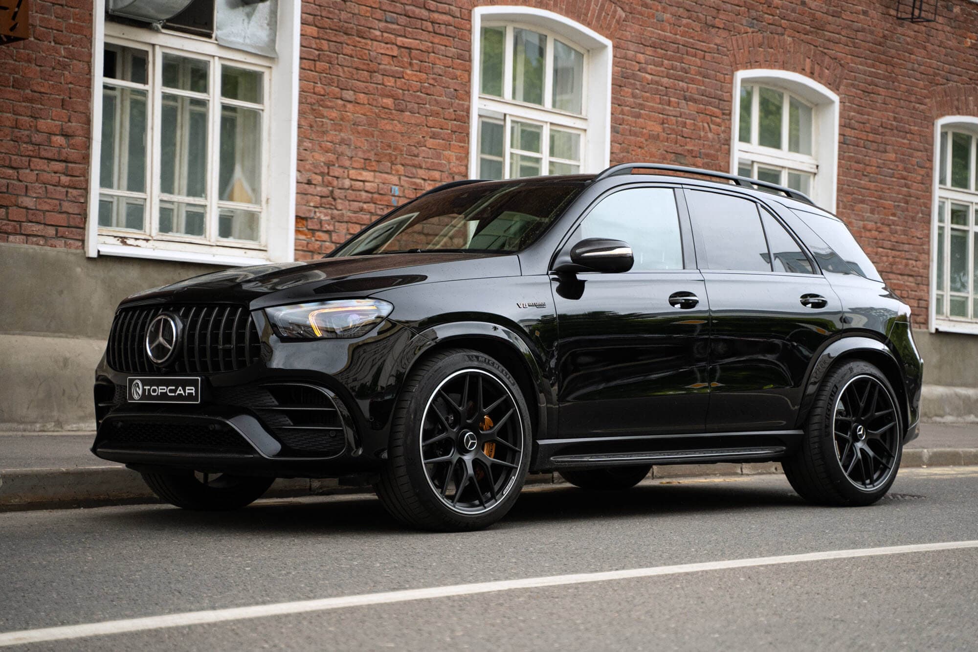 Аренда MERCEDES-BENZ GLE63 в Москве с водителем.