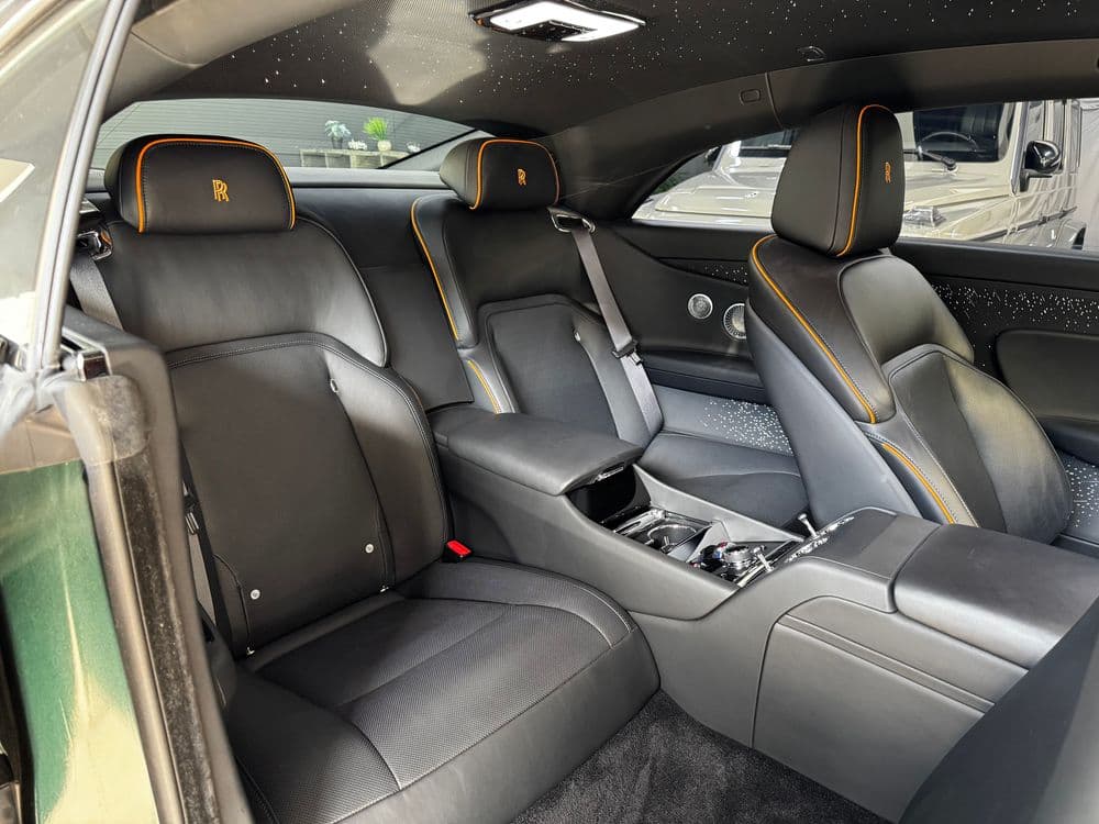 Задние пассажирские места Rolls-Royce Spectre