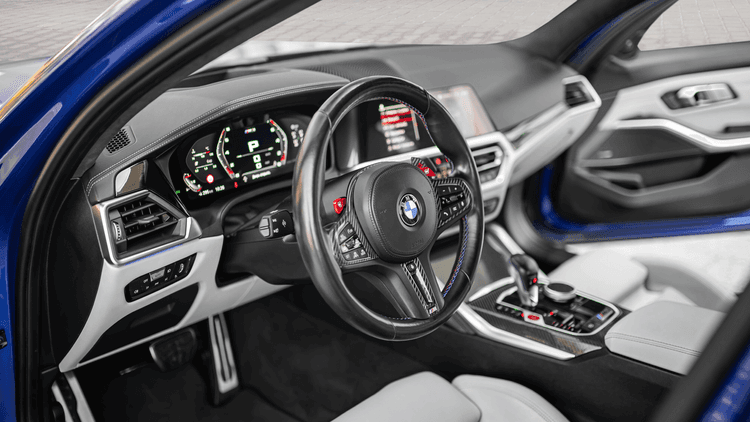 Салон BMW M3 Competition G80 интерьер премиального автомобиля