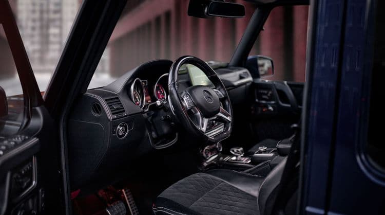 Mercedes G500 4x4 интерьер просторного SUV