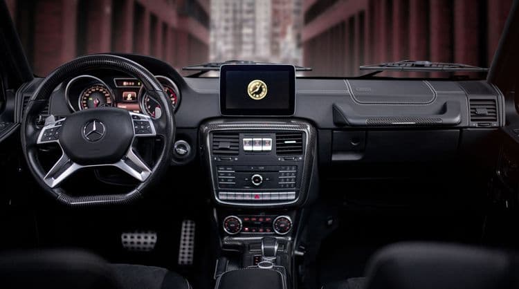 Передняя панель Mercedes G500 4x4 интерьер внедорожника