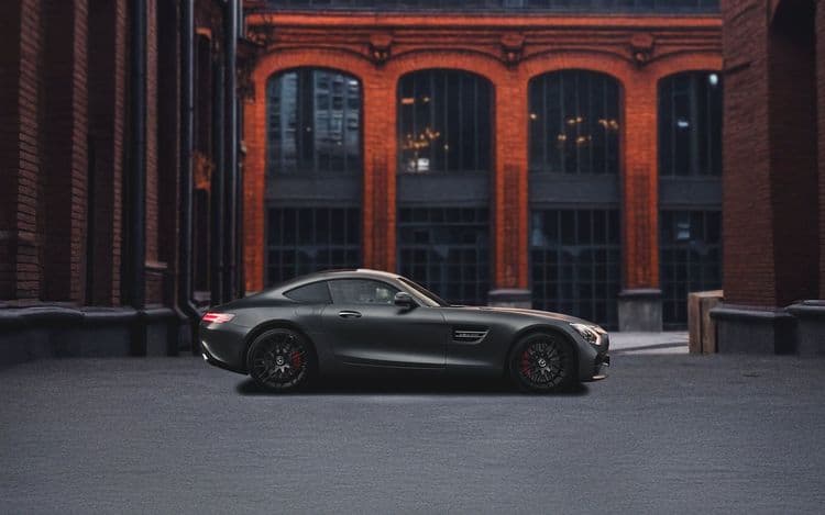Mercedes AMG GTS боковой вид премиального спортивного купе