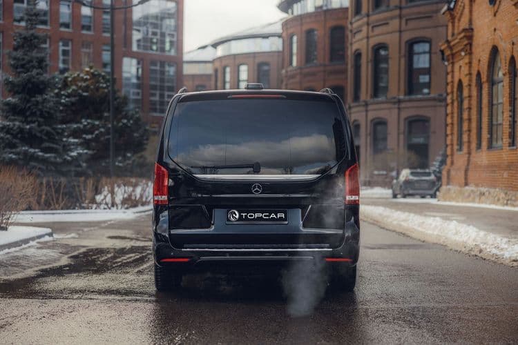 Mercedes V250 задняя часть премиального минивэна